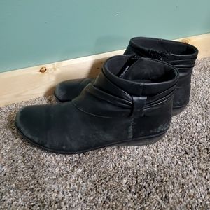 Clarks Black Rouched Ankle Boots / Booties Size 10 Narrow